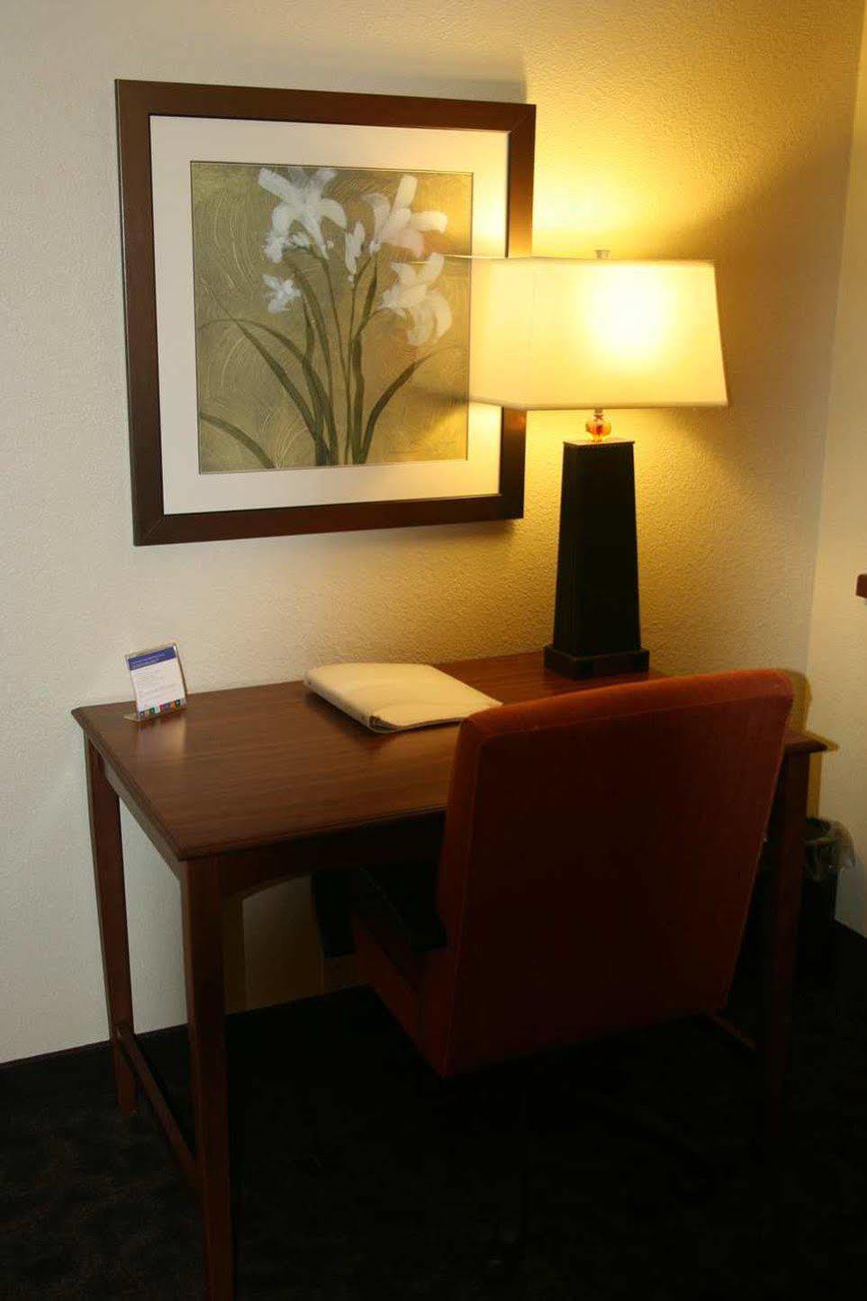 Hampton Inn Mansfield/Ontario Room photo